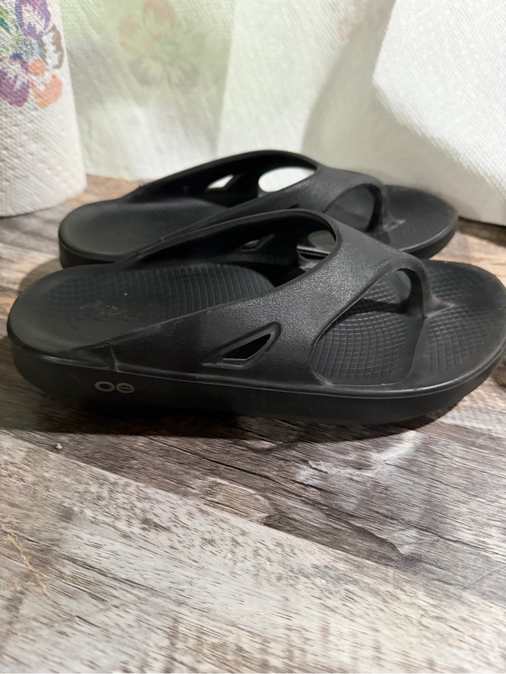 Unisex OOFOS Black Slide Sandals with Supportive Footbed